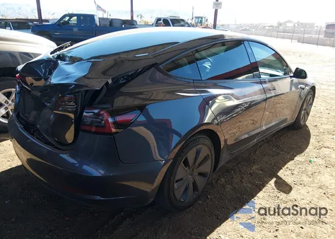 2021 Tesla Model 3 Standard Range Plus Rear-Wheel Drive z USA, uszkodzony, nr VIN 5YJ3E1EA4MF071358